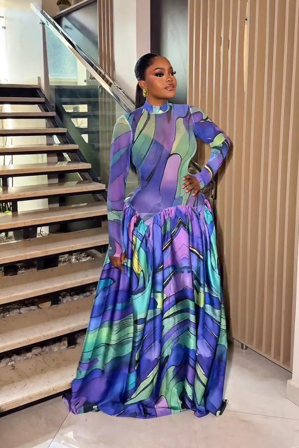 Maxikleid inspiriert von Blau Art-Paint