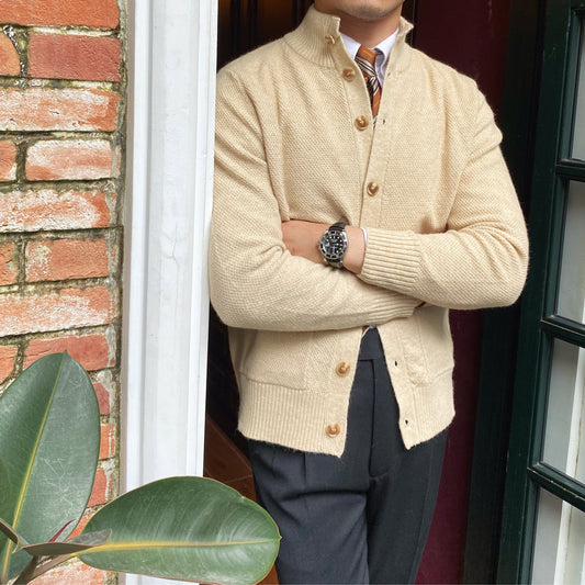 Strickjacke mit strukturierter Oberfläche und Knopfleiste