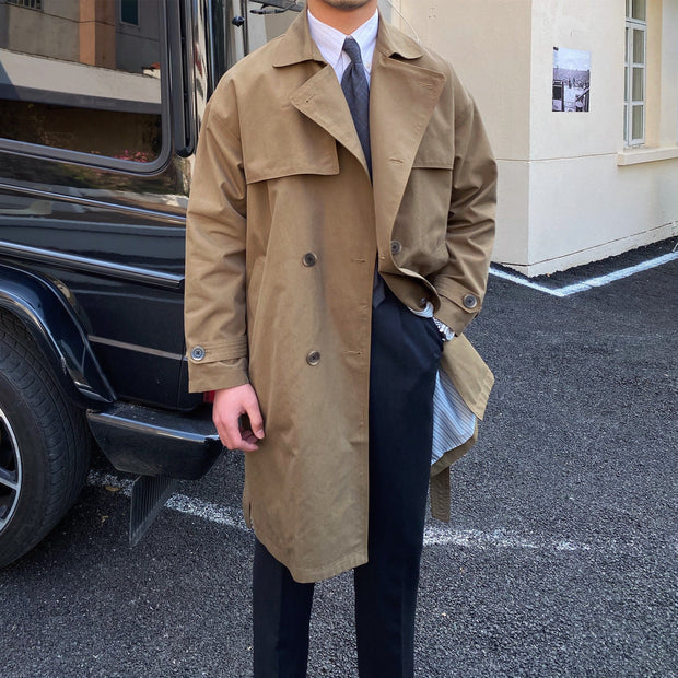 Trenchcoat mit doppelreihigem Schnitt und Gürtel
