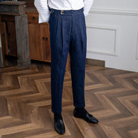 Hose aus Denim mit doppelten Bundfalten und funktionalem Stil