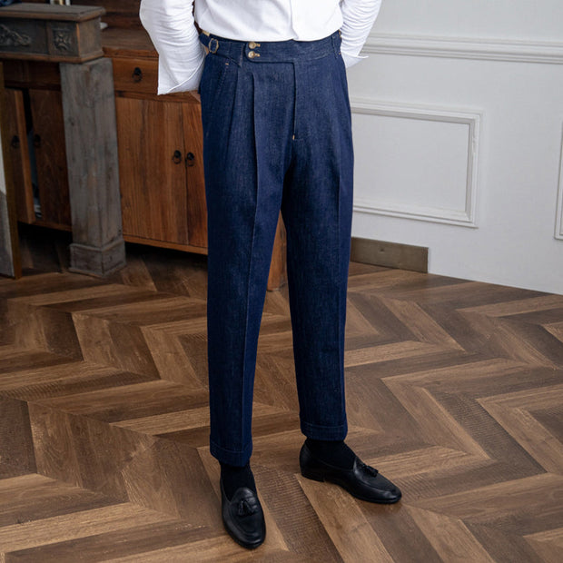 Hose aus Denim mit doppelten Bundfalten und funktionalem Stil