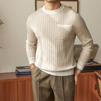 Pullover mit Rippstruktur, Kontrastdetails und schmalem Schnitt