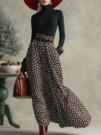 Elegantes Retro-Set mit schwarzem Rollkragenoberteil und braunem Rock mit Schneeflockenmuster im modernen Stil