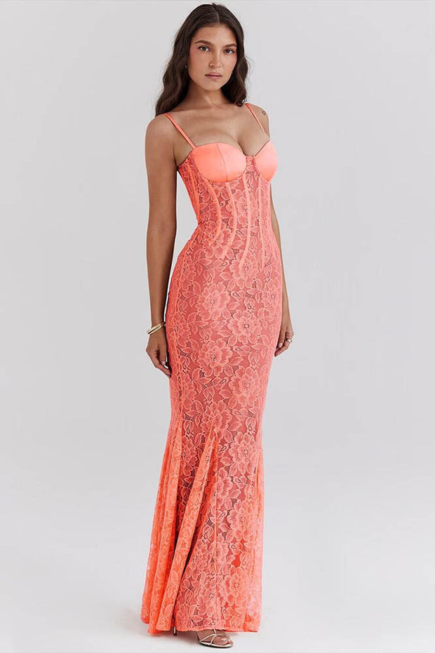Kleid mit Spaghettiträgern im modernen Stil
