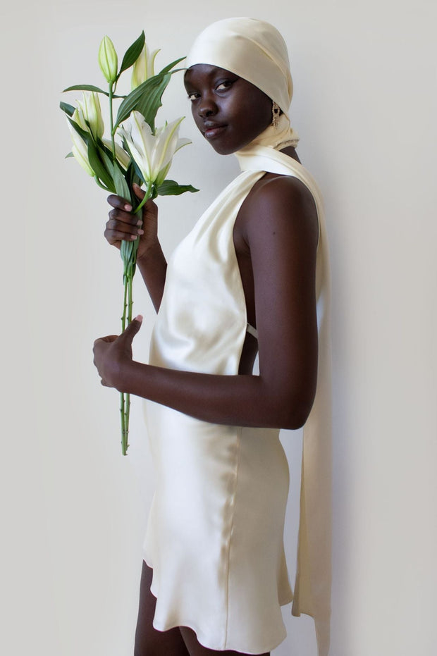 Rückenfreies Neckholder-Satin-Kurzes Kleid