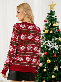 Weihnachtlich lässiger Pullover aus Strick mit Schneeflocken-Stickerei
