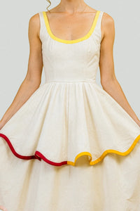 Weißes Korsett Maxikleid mit gestuften Rüschen