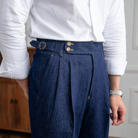 Hose aus Denim mit doppelten Bundfalten und funktionalem Stil
