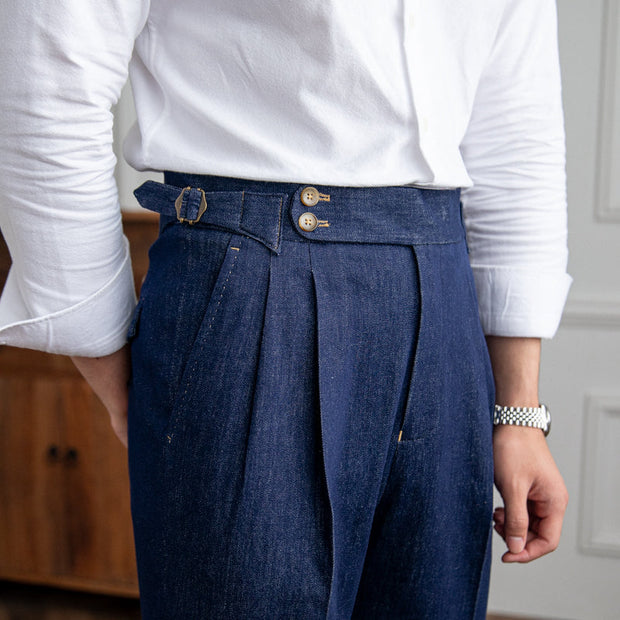 Hose aus Denim mit doppelten Bundfalten und funktionalem Stil