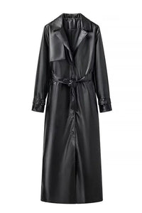Lederjacke im City-Chic mit Taillengürtel im modernen Stil