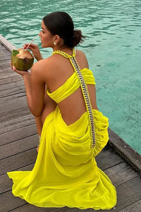 Langes Kleid mit Lagen-Look und Neckholder-Kette