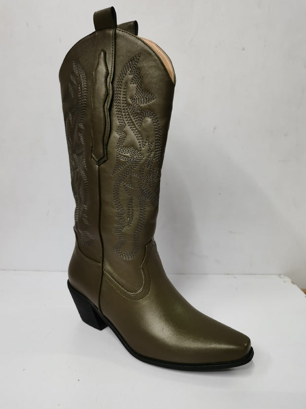 Bestickte Westernstiefel mit spitz zulaufender Spitze und dickem Absatz im modernen Stil