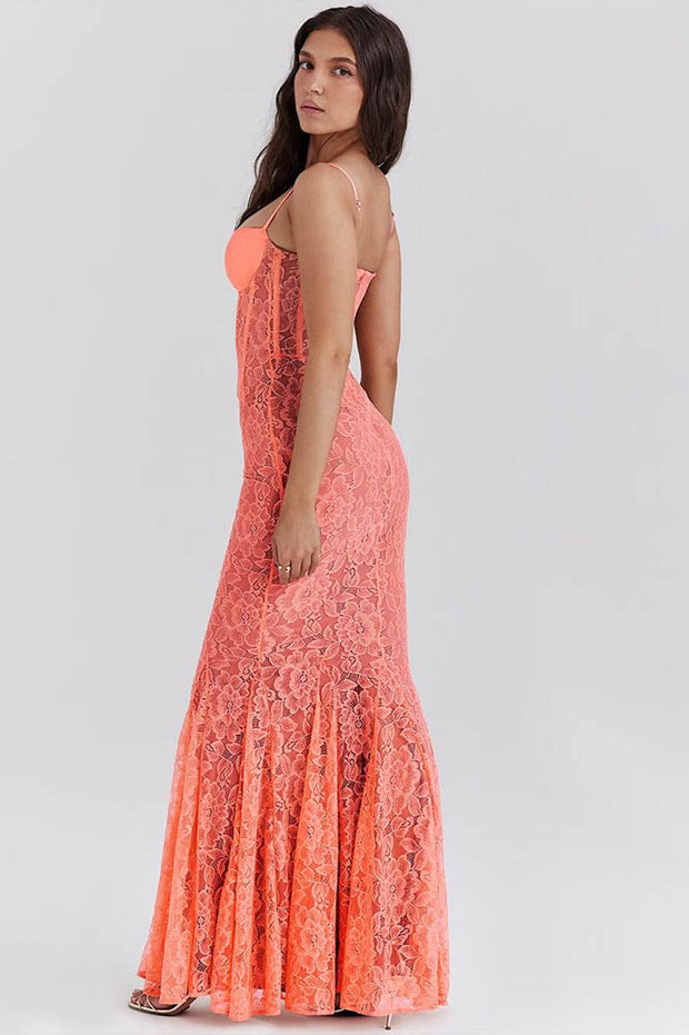 Kleid mit Spaghettiträgern im modernen Stil