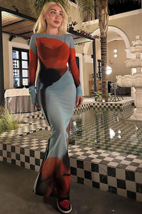 Maxikleid aus transparentem Stoff mit abstraktem Muster