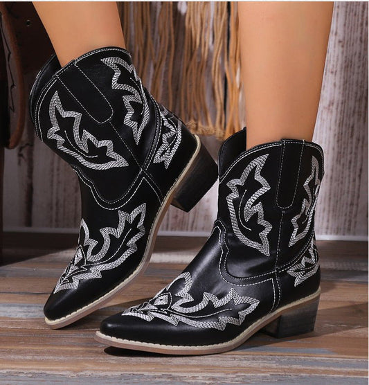 Vintage bestickte Western-Stiefeletten mit Blockabsatz und kurzem Schaft im modernen Stil