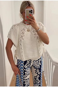 Gestrickter, hohler Damenpullover mit Schnürung im modernen Stil
