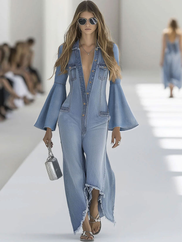 Lässiger Retro-Jeans-Overall in Hellblau mit ausgestellten langen Ärmeln, weitem Bein und rohem Saum