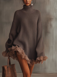 Braunes Rollkragenkleid mit gerafftem Saum im modernen Stil