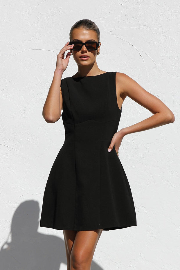 Kyrie Kleid SCHWARZ im modernen Stil