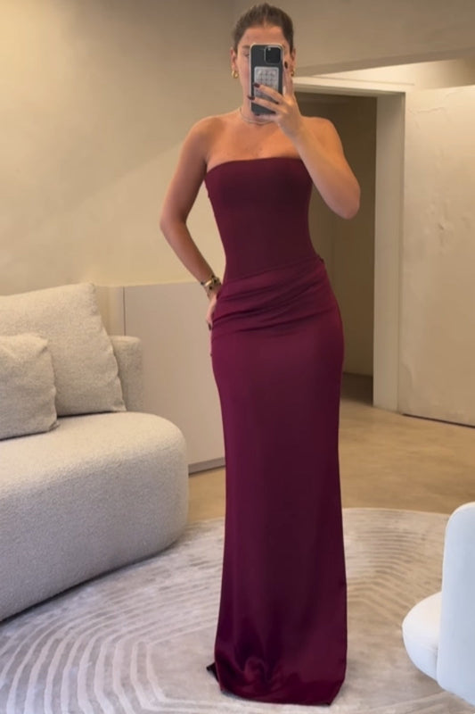 Eng anliegendes Langes Kleid mit Carmenausschnitt