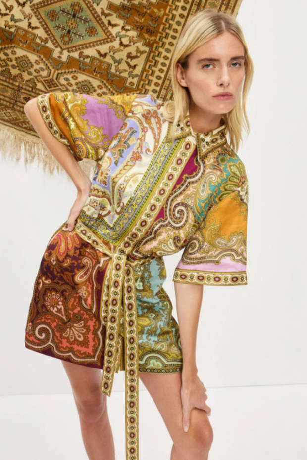 Leinenkleid im Hemd-Stil im modernen Stil