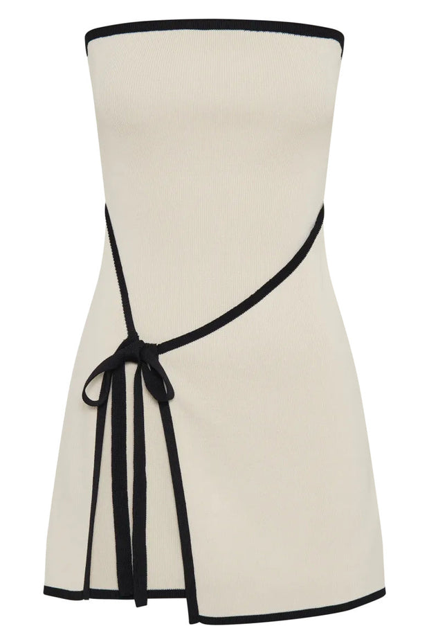 Trägerloses, asymmetrisches Mini-Strickkleid „Joanna“ im modernen Stil