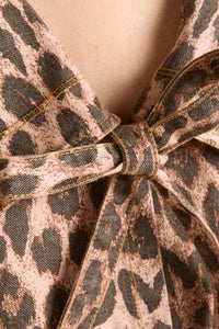 Mini-Kleid mit Leopardenmuster im modernen Stil