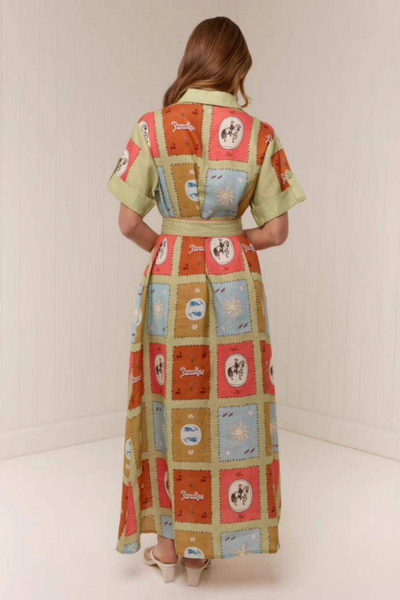 Leinenkleid mit Hemdkragen und langem Schnitt im modernen Stil