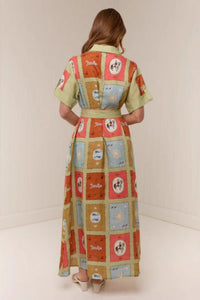 Leinenkleid mit Hemdkragen und langem Schnitt im modernen Stil