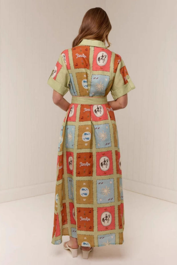 Leinenkleid mit Hemdkragen und langem Schnitt im modernen Stil