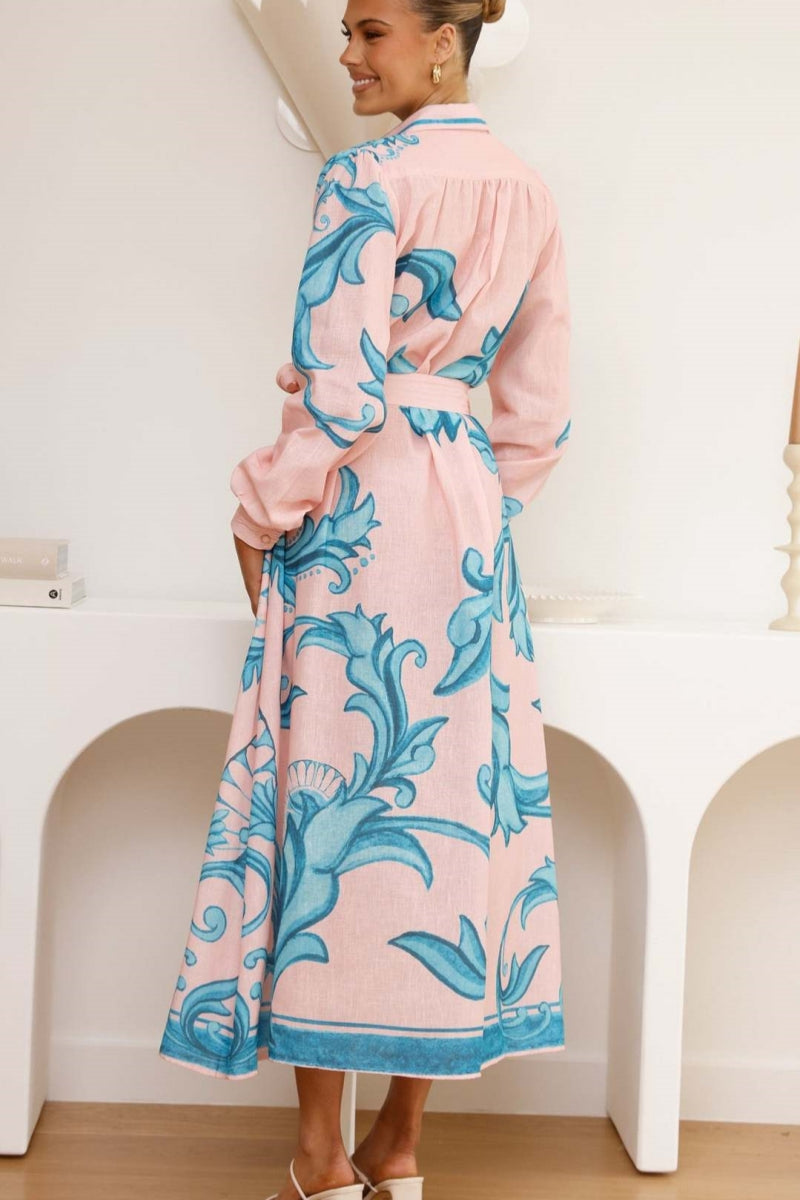 Sommerkleid mit Gürtel in Midi-Länge im modernen Stil