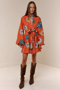 Patchwork-Kleid mit Stehkragen im modernen Stil