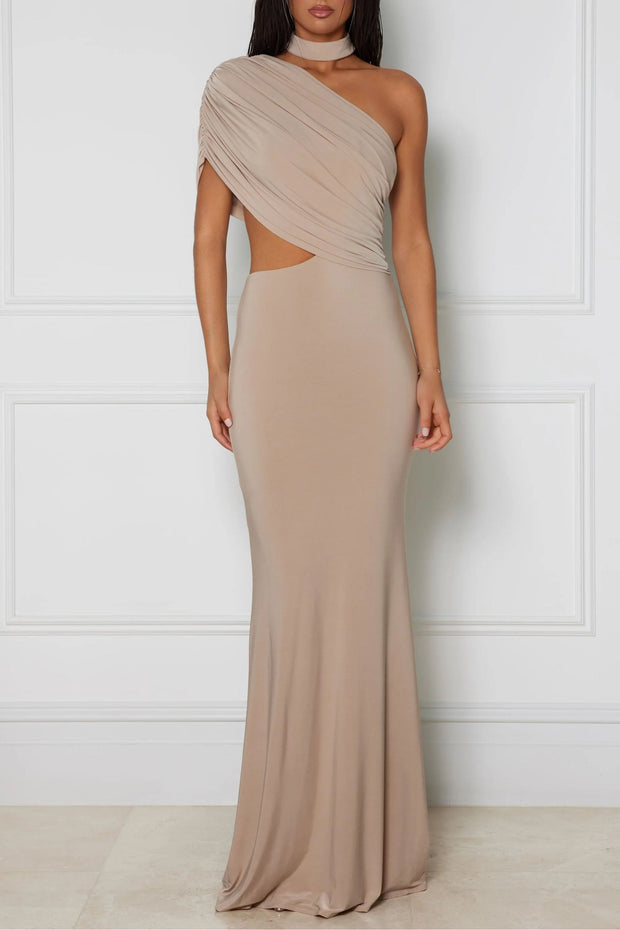 Langes Kleid mit Cut-out und einem schulterfreien Träger