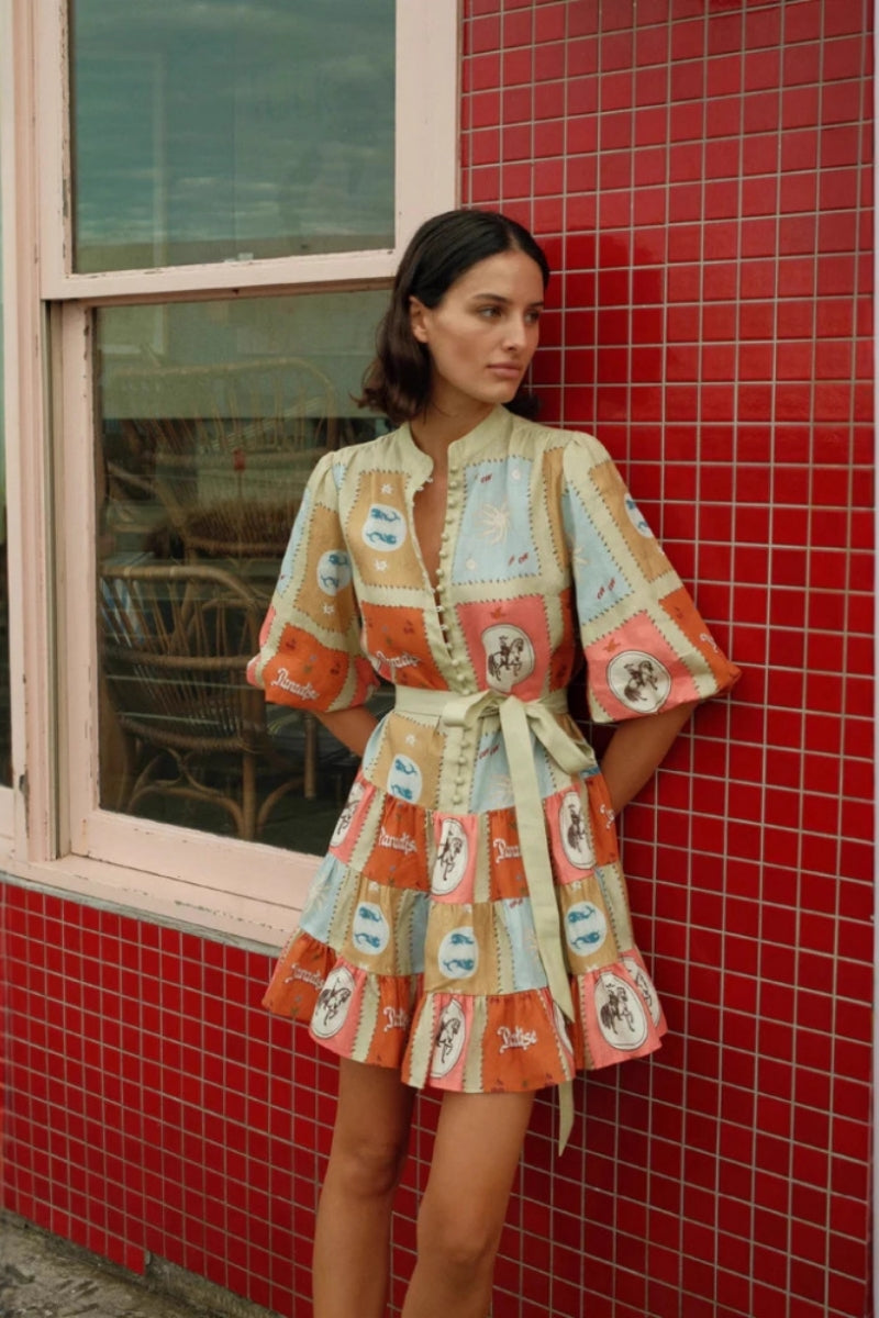 Leinen-Kurzkleid mit Hemdkragen im modernen Stil