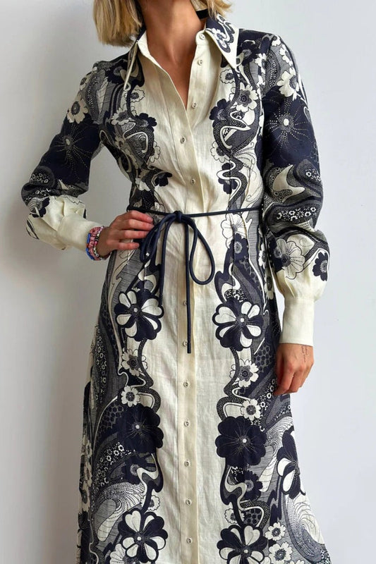 Kleid mit hoher Taille und Knopfleiste im modernen Stil