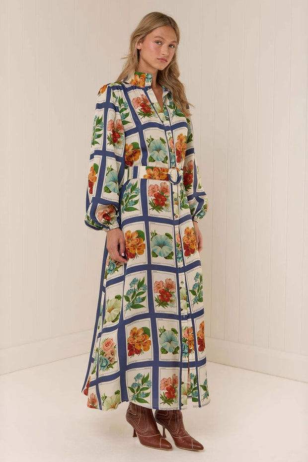 Elegantes Langes Kleid mit Stehkragen