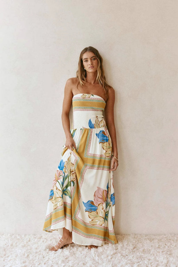 Tropisches Sommerkleid im modernen Stil