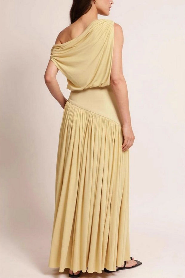 Schulterfreies eng anliegendes langes Kleid im modernen Stil