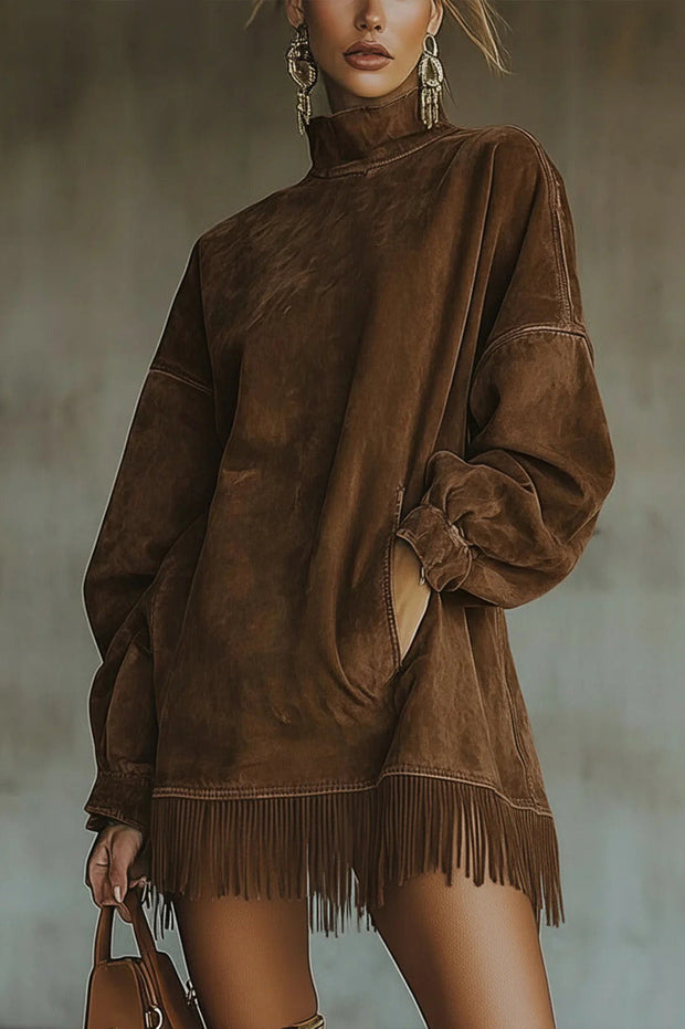 Kleid aus Kunstwildleder mit Rollkragen und Fransenabschluss im modernen Stil