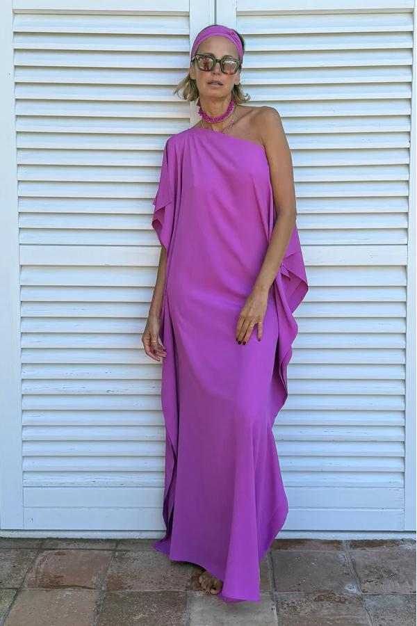 Fließender asymmetrischer Kaftan mit Gürtel im modernen Stil