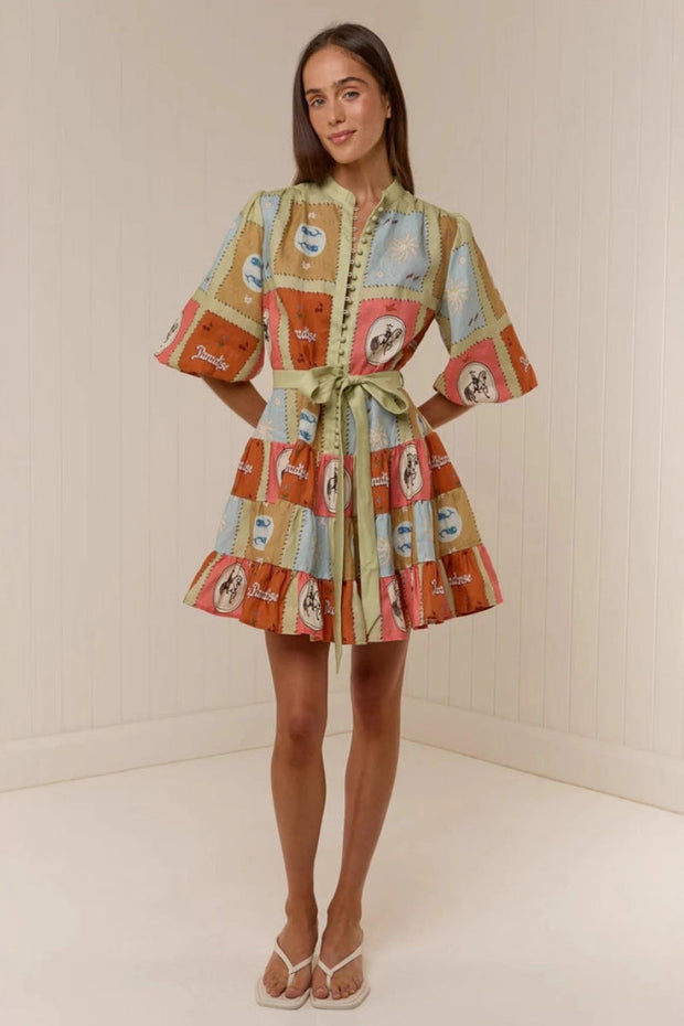Leinen-Kurzkleid mit Hemdkragen im modernen Stil