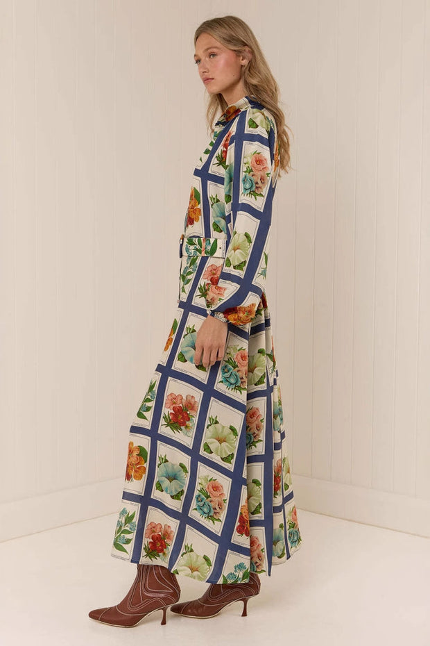Elegantes Langes Kleid mit Stehkragen