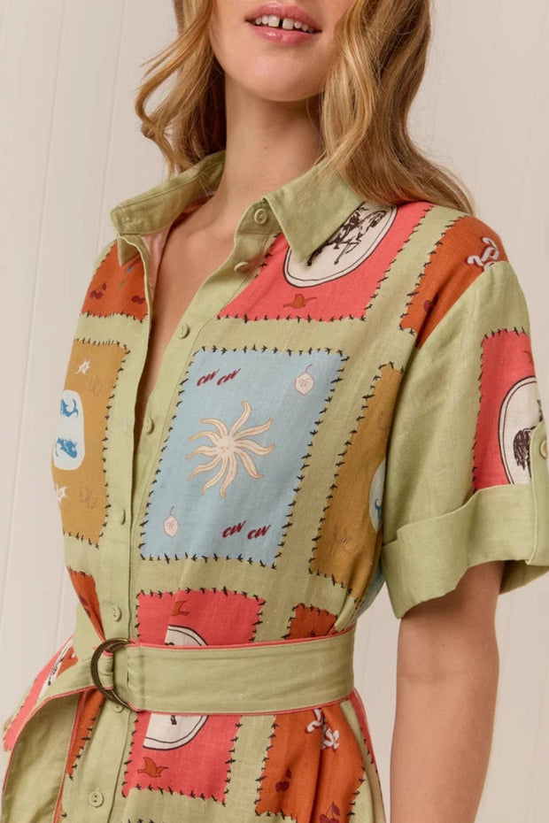 Leinenkleid mit Hemdkragen und langem Schnitt im modernen Stil