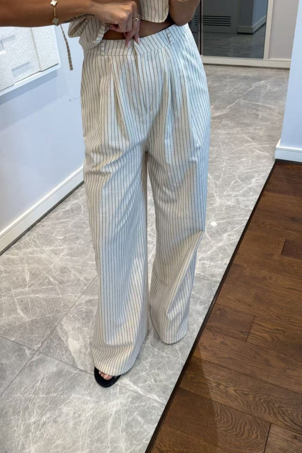 Ein-Schulter gestreiftes zweiteiliges Set im modernen Stil