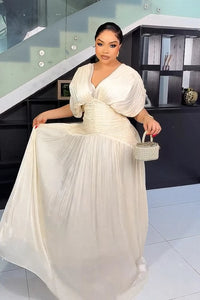 Elegantes cremefarbenes plissiertes Maxikleid