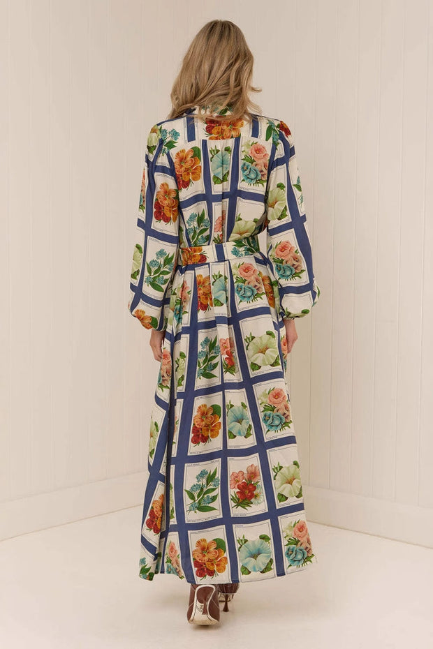 Elegantes Langes Kleid mit Stehkragen
