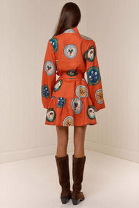 Patchwork-Kleid mit Stehkragen im modernen Stil