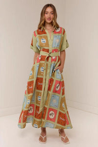 Leinenkleid mit Hemdkragen und langem Schnitt im modernen Stil