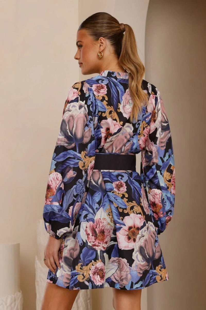 Lässiges Wickelkleid mit Gürtel im modernen Stil