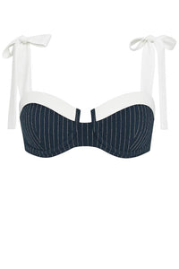 Schickes Retro-Set mit gestreiften Hosen mit weitem Bein im modernen Stil
